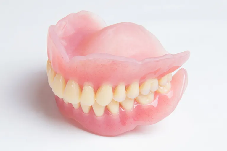 入れ歯でお悩みの方へ